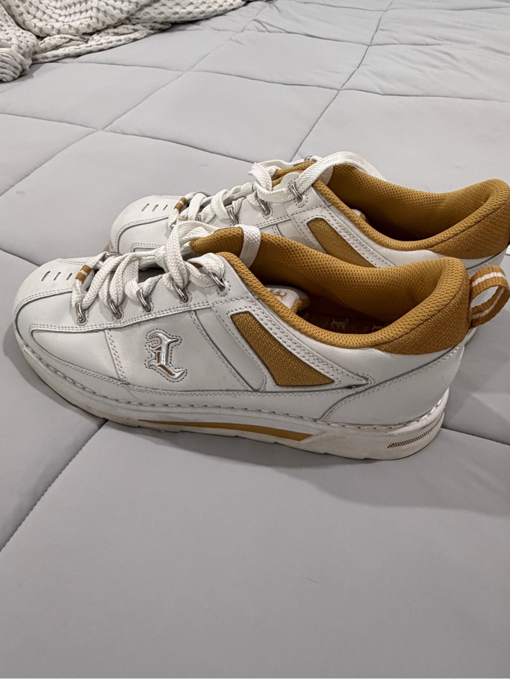 Lugz vintage White and Mustard Tan Low-Top Sneakers
